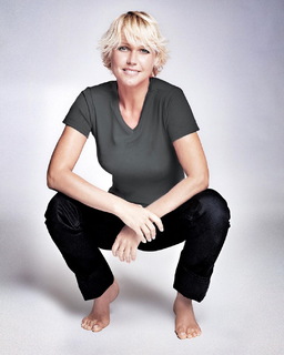 Xuxa feet photo thumbnail