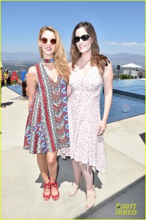 Yael Grobglas feet photo thumbnail