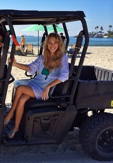 Yael Grobglas feet photo thumbnail