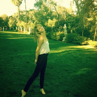 Yael Grobglas feet photo thumbnail
