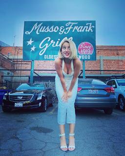 Yael Grobglas feet photo thumbnail
