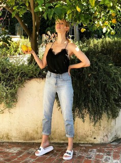 Yael Grobglas feet photo thumbnail