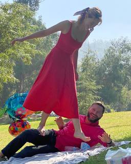 Yael Grobglas feet photo thumbnail