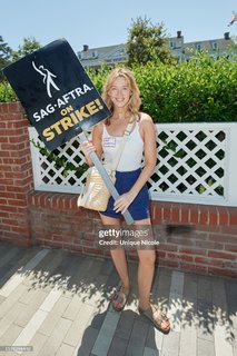 Yael Grobglas feet photo thumbnail