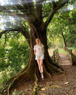 Yael Grobglas feet photo thumbnail