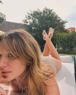 Yael Grobglas feet photo thumbnail