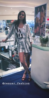 Yael Shelbia feet photo thumbnail