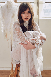 Yael Shelbia feet photo thumbnail