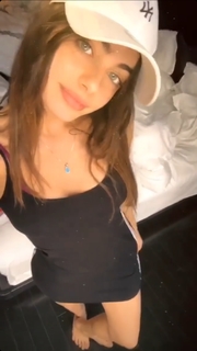 Yael Shelbia feet photo thumbnail