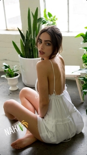 Yael Shelbia feet photo thumbnail