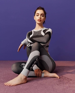 Yael Shelbia feet photo thumbnail