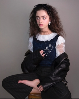 Yael Shelbia feet photo thumbnail