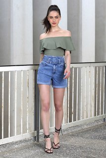 Yael Shelbia feet photo thumbnail