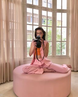 Yael Shelbia feet photo thumbnail