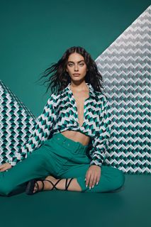 Yael Shelbia feet photo thumbnail