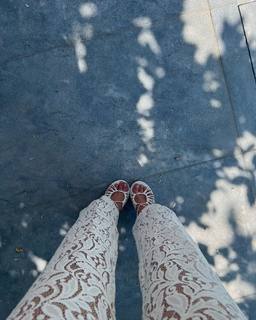 Yael Shelbia feet photo thumbnail