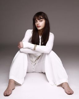 Yael Shelbia feet photo thumbnail