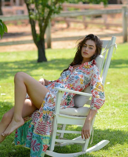 Yael Shelbia feet photo thumbnail