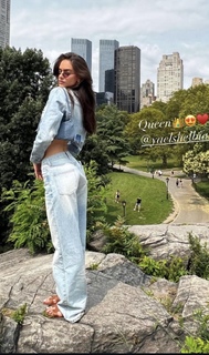 Yael Shelbia feet photo thumbnail