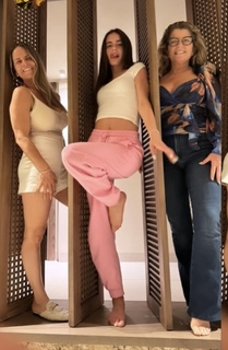 Yael Shelbia feet photo thumbnail