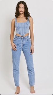 Yael Shelbia feet photo thumbnail