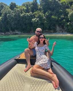 Yael Shelbia feet photo thumbnail