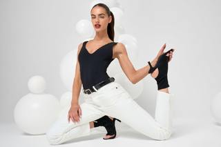 Yael Shelbia feet photo thumbnail