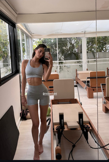 Yael Shelbia feet photo thumbnail