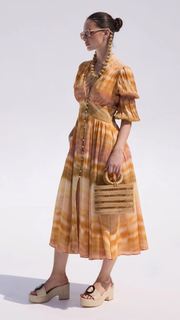 Yael Shelbia feet photo thumbnail