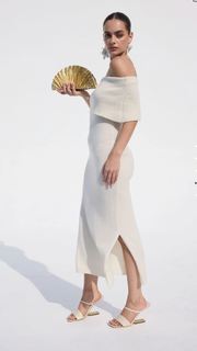 Yael Shelbia feet photo thumbnail