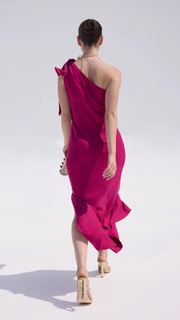 Yael Shelbia feet photo thumbnail