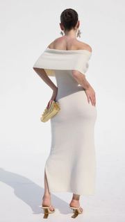 Yael Shelbia feet photo thumbnail