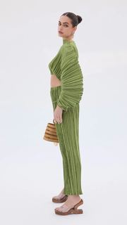 Yael Shelbia feet photo thumbnail