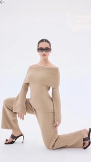 Yael Shelbia feet photo thumbnail