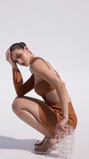 Yael Shelbia feet photo thumbnail