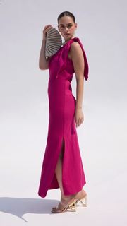 Yael Shelbia feet photo thumbnail