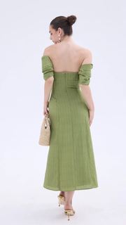 Yael Shelbia feet photo thumbnail