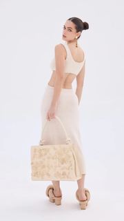 Yael Shelbia feet photo thumbnail