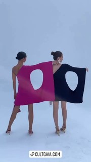 Yael Shelbia feet photo thumbnail