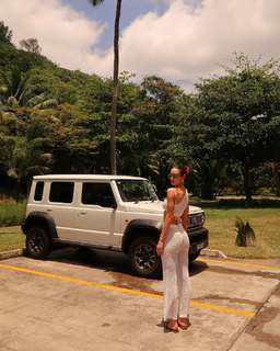 Yael Shelbia feet photo thumbnail