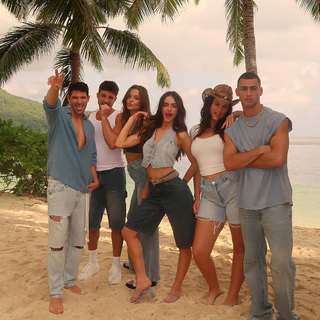 Yael Shelbia feet photo thumbnail