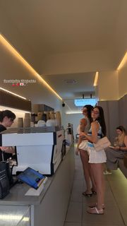 Yael Shelbia feet photo thumbnail