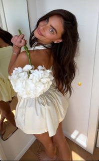 Yael Shelbia feet photo thumbnail