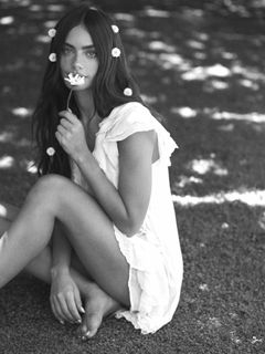 Yael Shelbia feet photo 9