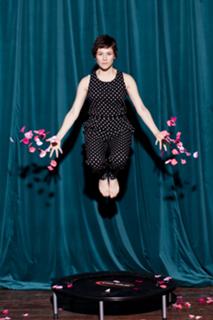 Yael Stone feet photo 1