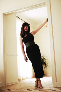 Yael Stone feet photo 3