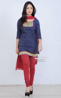 Yami Gautam feet photo thumbnail