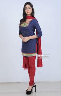 Yami Gautam feet photo thumbnail