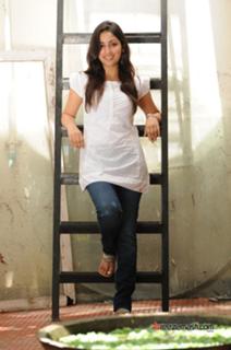 Yami Gautam feet photo thumbnail