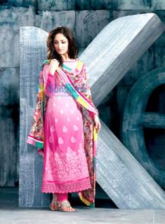 Yami Gautam feet photo thumbnail
